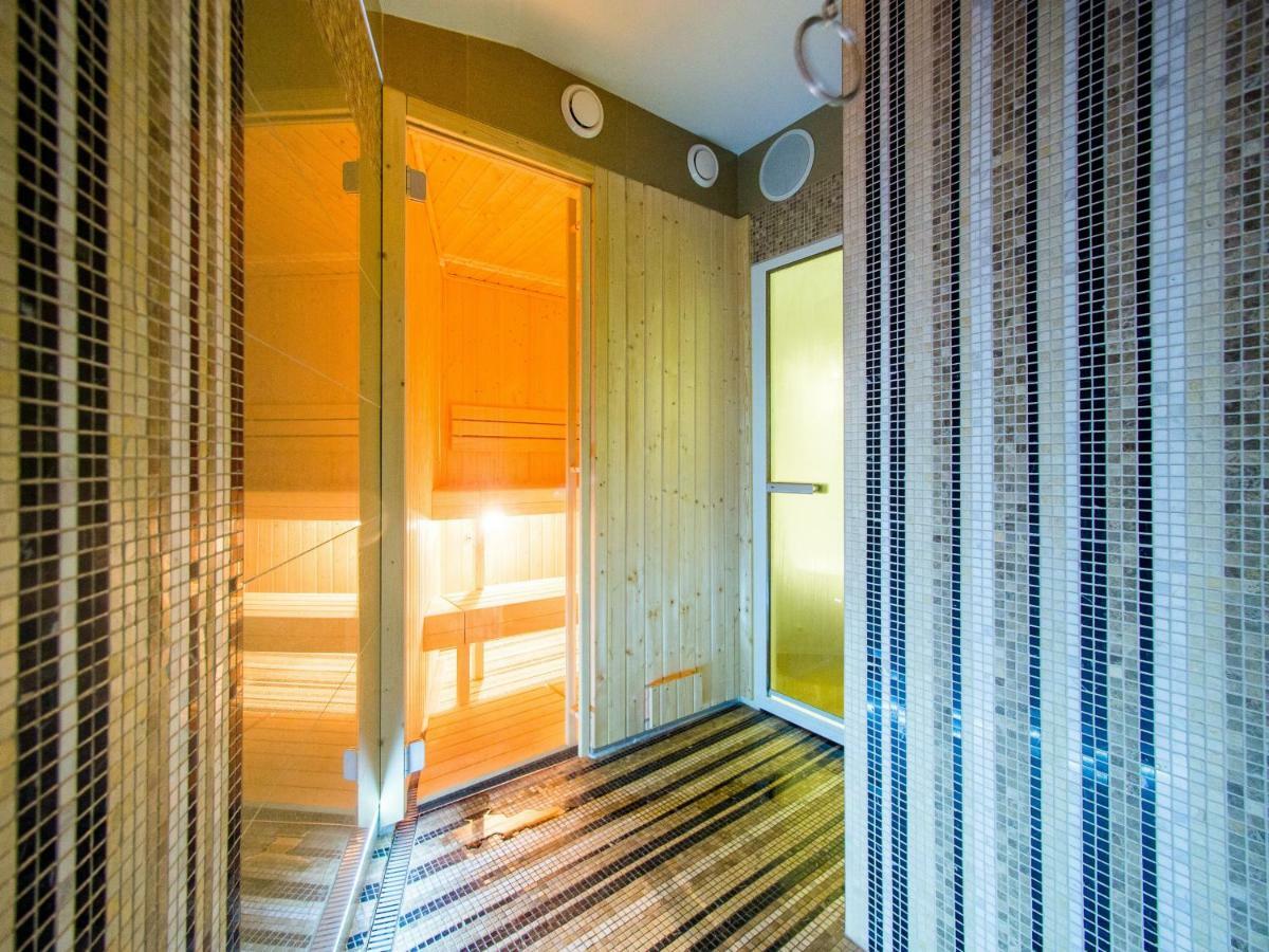 Hotel Krystal Luhačovice Buitenkant foto