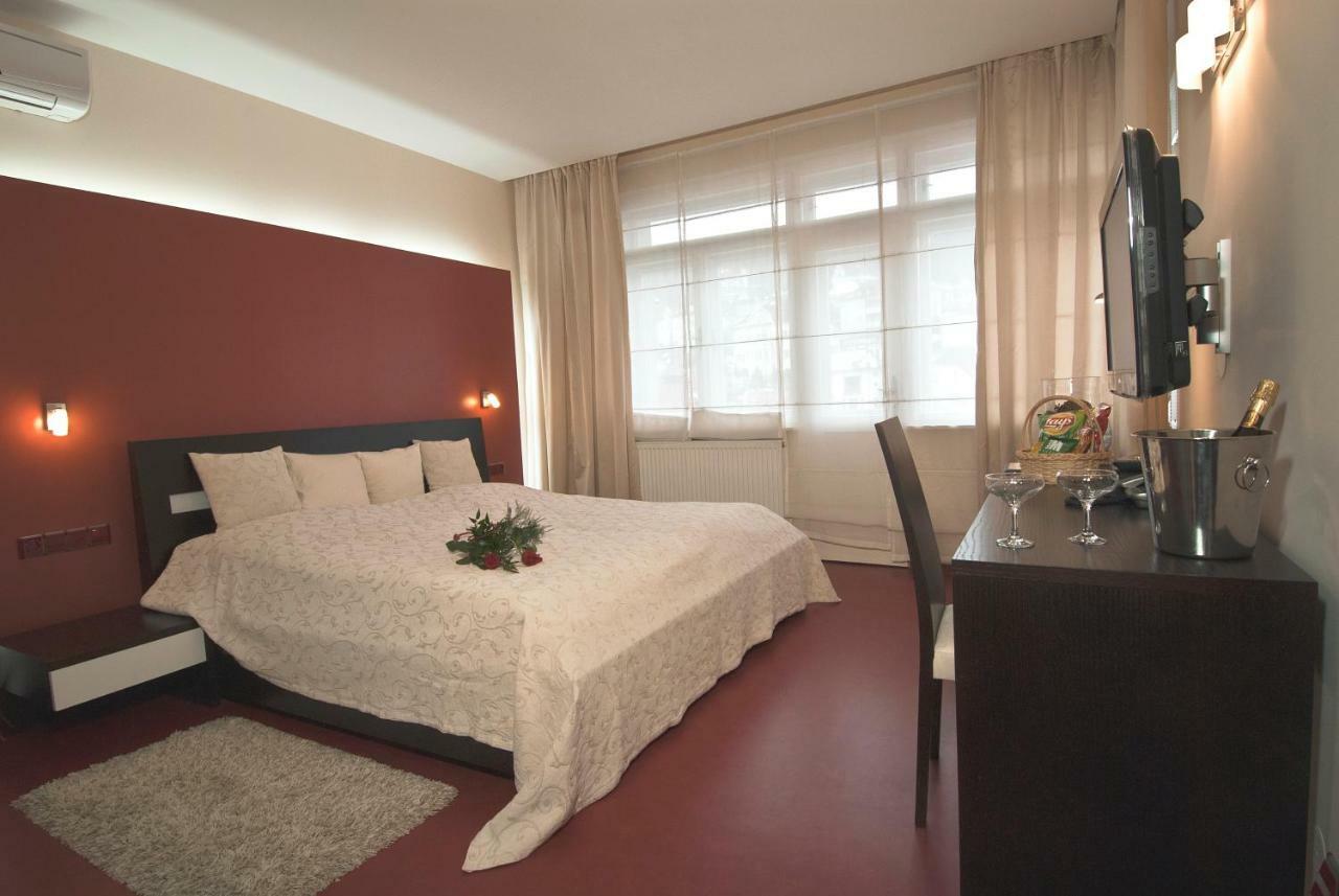 Hotel Krystal Luhačovice Buitenkant foto