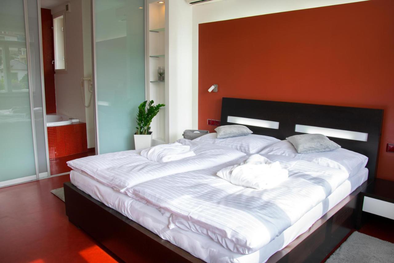 Hotel Krystal Luhačovice Buitenkant foto